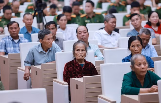 Representatives of martyrs' families attend the conference. (Photo: VNA)