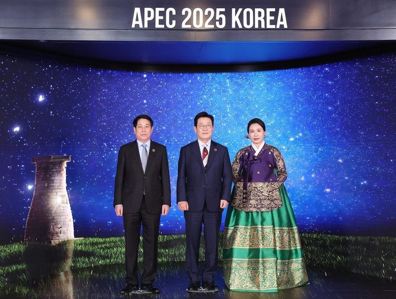 State President Luong Cuong (first, left) at a banquet for APEC leaders, hosted by President of the Republic of Korea (RoK) Lee Jae Myung on October 29 evening. (Photo: VNA)