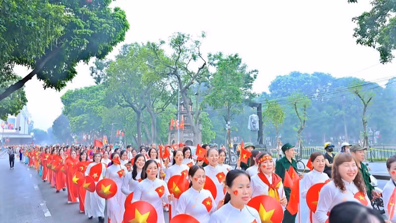 A street parade event in Ha Noi organised by the Viet Nam Centre for Culture and Arts Exhibition (under the Ministry of Culture, Sports and Tourism).