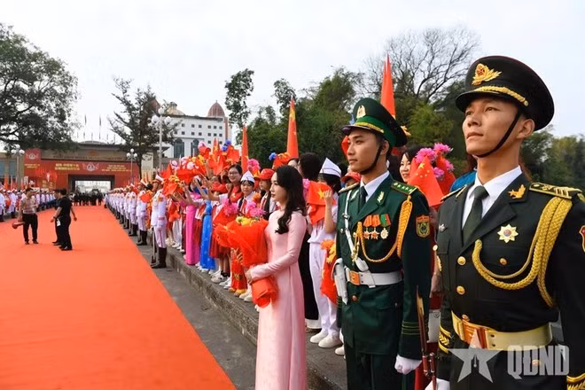 The forces are ready to welcome delegates attending the exchange programme. (Photo: qdnd.vn)