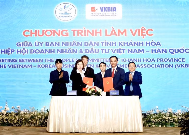 At the signing ceremony between VKBIA and the Khanh Hoa Young Entrepreneurs Association