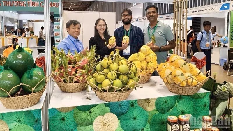 Thien Phuc Cooperative displays and introduces products to visitors