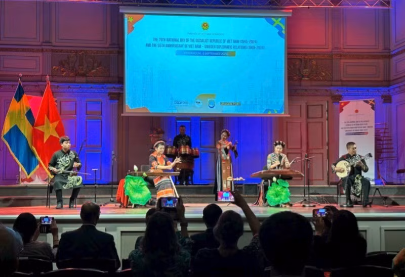 Art performance at the celebration of the 79th anniversary of Viet Nam's National Day and the 55th anniversary of Viet Nam–Sweden diplomatic relations in Stockholm