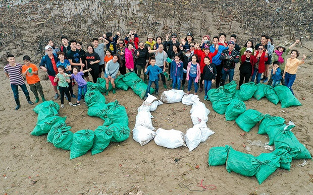 Photographer calls for action to save seas through his pictures of garbage ảnh 2 Photographer calls for action to save seas through his pictures of garbage ảnh 2