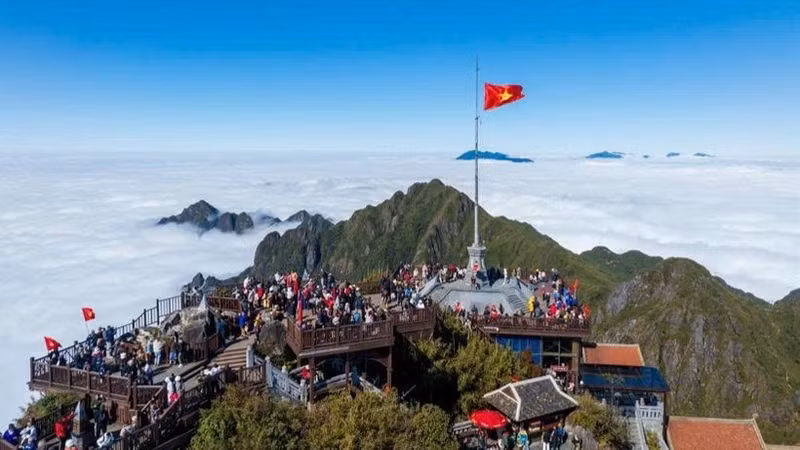 Fansipan peak, the highlight of Sa Pa National Tourism Area (Photo: NDO)