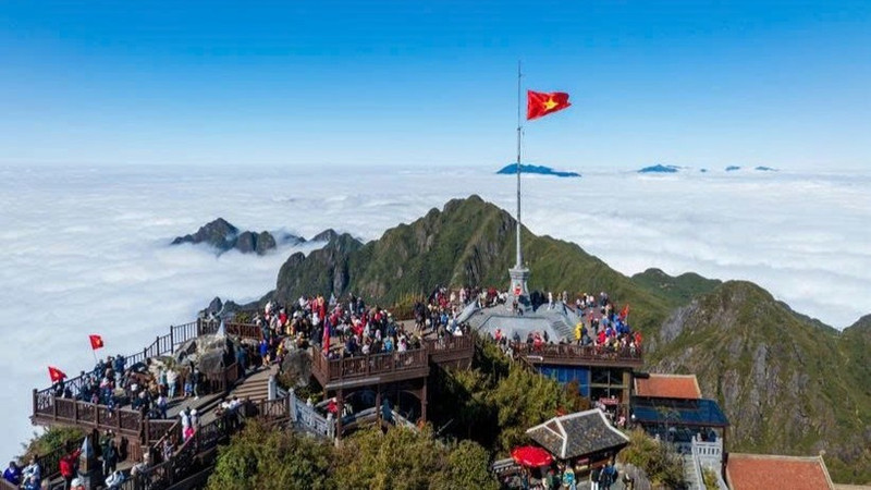 Fansipan peak, the highlight of Sa Pa National Tourism Area (Photo: NDO)