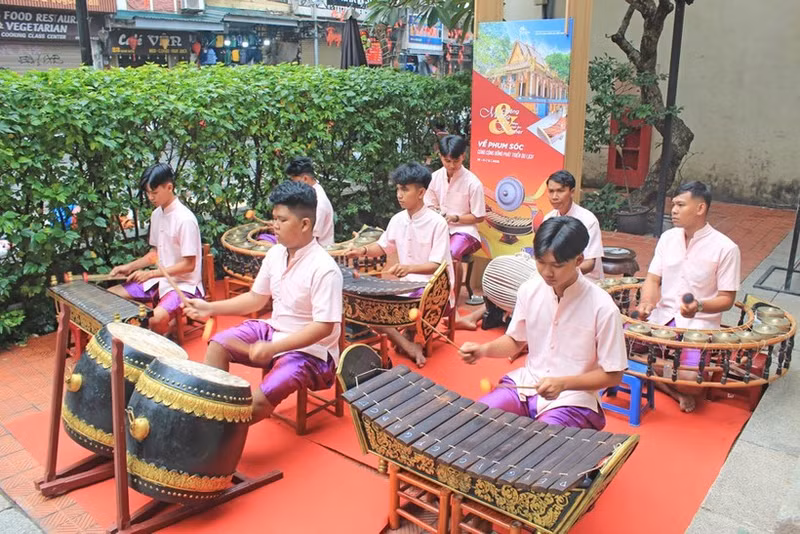 A Khmer five-tone music performance at the programme introducing and displaying intangible cultural heritage in association with tourism development in ethnic minority-inhabited and mountainous areas in 2025. (Photo: TITC)