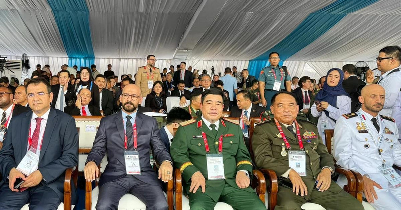 The Vietnamese delegation is led by Major General Nguyen Ba Luc, Deputy Chief of the General Staff of the Viet Nam People’s Army (centre). (Photo: VNA)