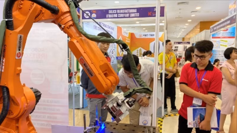 Ha Noi focuses on training high-quality human resources to meet development requirements. (Photo: nhandan.vn)