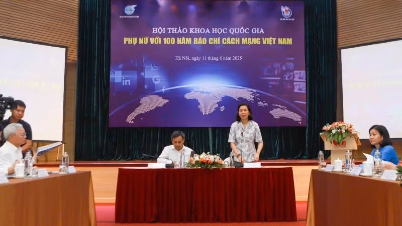 National scientific conference "Women with 100 Years of Vietnamese Revolutionary Press" held in Ha Noi (Photo: nhandan.vn)