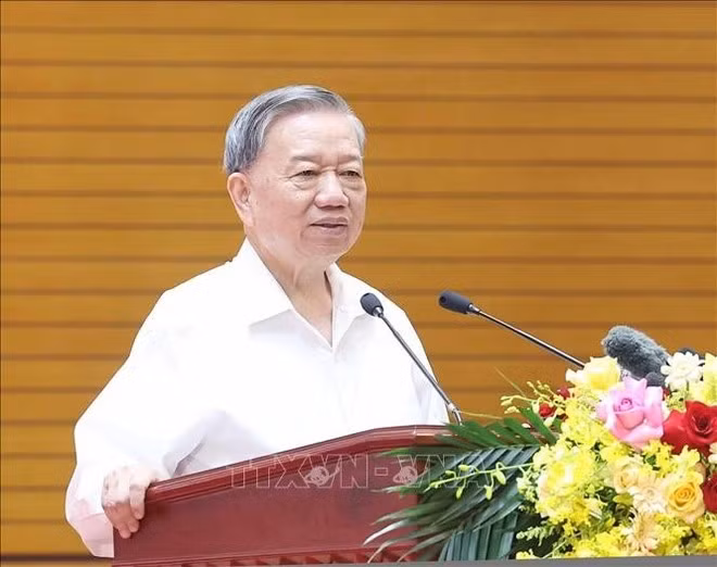 Party General Secretary To Lam speaks at the meeting. (Photo: VNA)