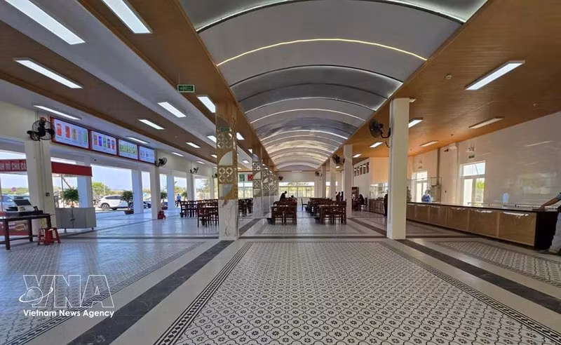 A rest stop along the North–South expressway’s eastern section (Photo: VNA)