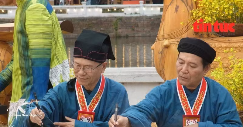 A calligraphy booth at the festival (Photo: VNA)