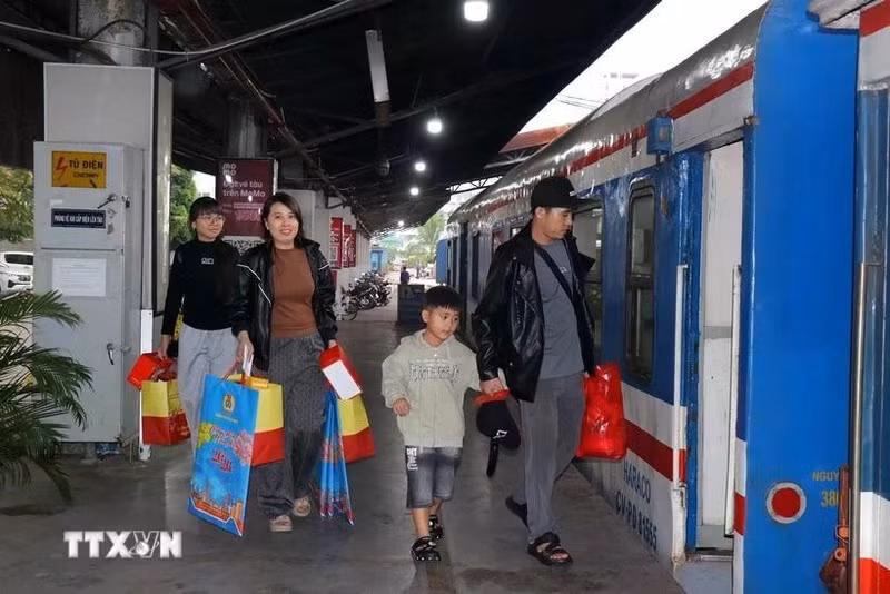 Trade union train carries nearly 3,000 workers home for Tet from Ho Chi Minh City (Photo: VNA)