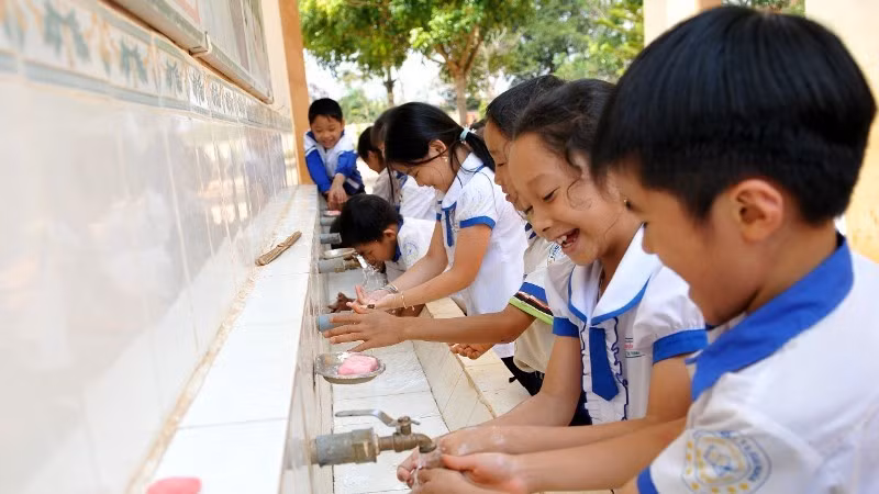 Strengthening healthcare and personal hygiene for children towards a healthy society. (Photo: THANH TRUC)