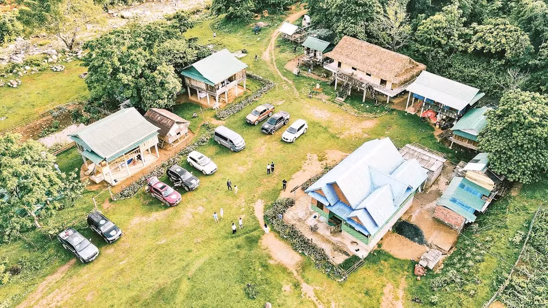 Recognising the benefits of community-based tourism, many households in the village have renovated their stilt houses, developed accommodation facilities, and organised experiential activities. (Photo: HIEU MINH)