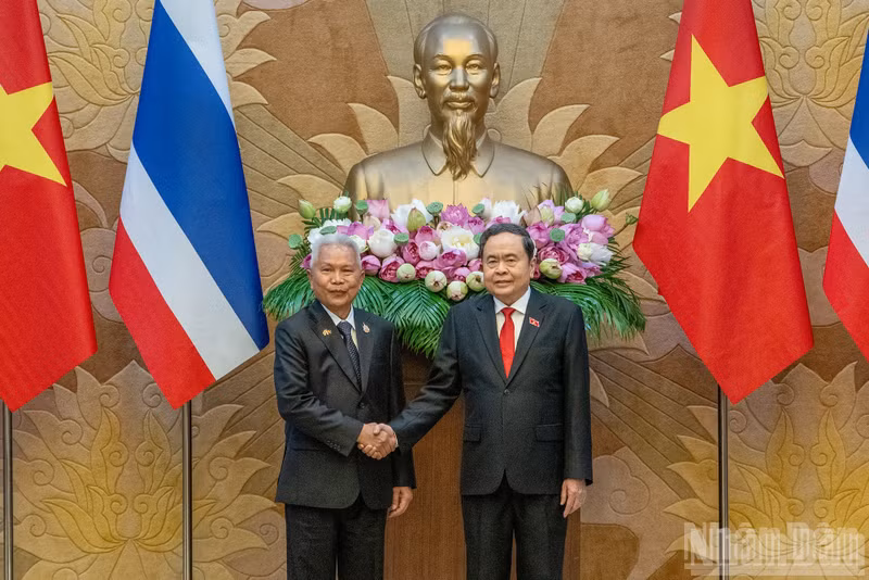 National Assembly Chairman Tran Thanh Man (R) and President of the National Assembly and Speaker of the House of Representatives of Thailand Sophon Zaram in Ha Noi during the latter's official visit to Viet Nam from August 5-7, 2026. (Photo: NDO)
