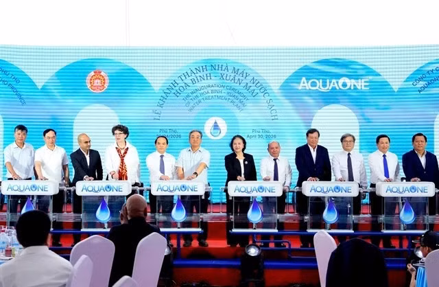 The opening ceremony of the Hoa Binh - Xuan Mai clean water plant. (Photo: hanoimoi.vn)