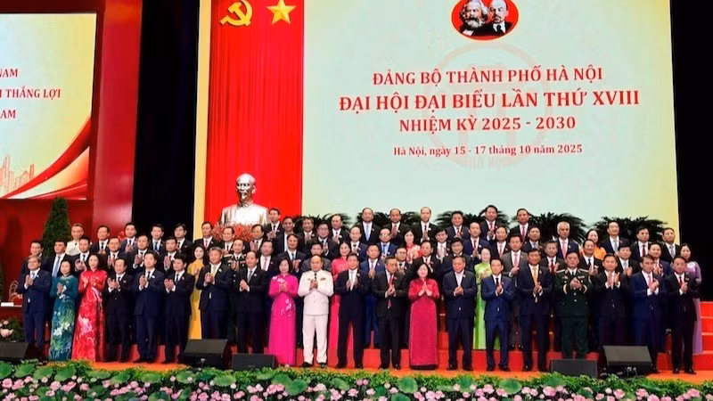 The Executive Board of the 18th-tenure Ha Noi Party Committee for the 2025-2030 period made debut at the Congress (Photo: QUOC TOAN/NDO)