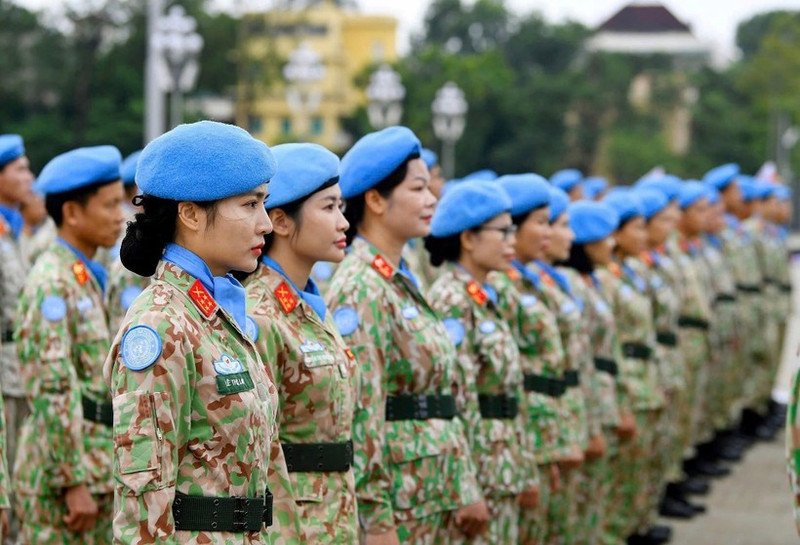 The “steel roses” of Viet Nam’s Peacekeeping Force report their achievements to Uncle Ho after successfully completing international missions in Africa. (Photo: NAM TRAN)