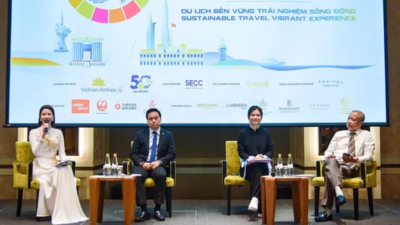 Delegates share information about the event at the press conference. (Photo: Organising Committee)