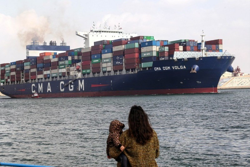 A cargo ship sails through the Suez Canal in Ismailia Province, Egypt, on January 13, 2024. (Photo: XINHUA)