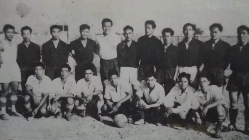 Image of the Hai Phong football team during a friendly match with sailors aboard the French Warship Dumont d’Urville. (Source: file photo)