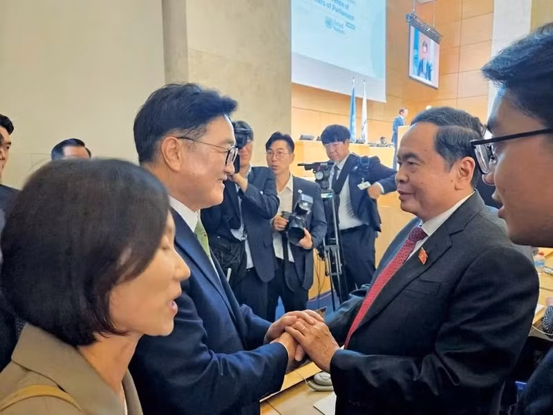 Tran Thanh Man, Chairman of the National Assembly of Viet Nam, met with Woo Won Shik, Speaker of the National Assembly of the RoK, on the occasion of the 6th World Conference of Speakers of Parliament in Geneva, Switzerland, in July 2025. (Photo: daibieunhandan.vn)