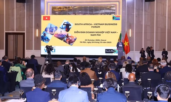 An overview of the South Africa-Viet Nam Business Forum in Ha Noi on October 24. (Photo: VNA)