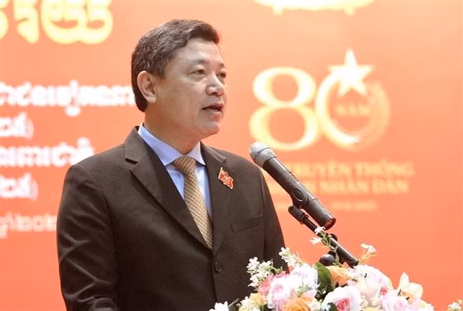 Colonel Vuong Quang Bac, Chief Representative of the Vietnamese Ministry of Public Security in Cambodia, addresses the ceremony. (Photo: VNA)