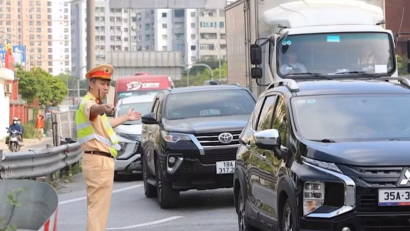 Hanoi traffic is adjusted for first full-dress rehearsal for National Day parade (Photo: NDO)