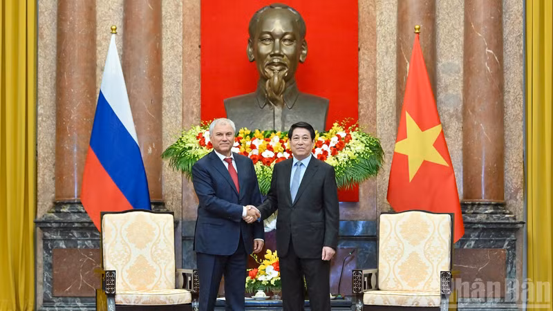 State President Luong Cuong and Chairman of State Duma Vyacheslav Volodin at the meeting.