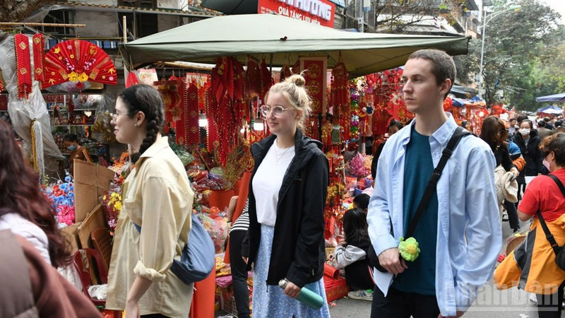 International tourists visit Ha Noi during Lunar New Year Festival. (Photo: THANH DAT)
