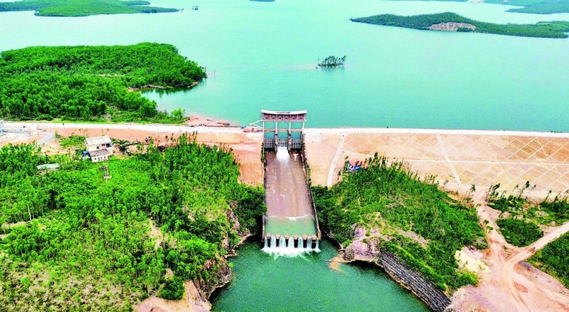 The spillway of Vuc Tron Reservoir has recently been upgraded to ensure effective water regulation during the rainy and flood season. (Photo: HUONG GIANG)