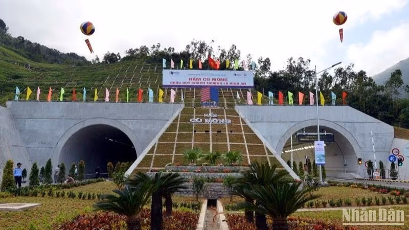 Cu Mong Tunnel on the North–South Expressway.