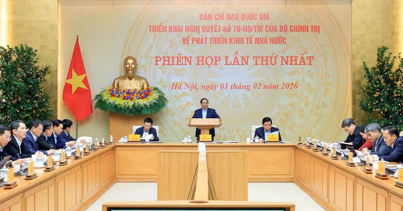 Prime Minister Pham Minh Chinh, Head of the National Steering Committee for the Implementation of the Politburo’s Resolution No. 79-NQ/TW on the Development of the State-owned Economic Sector, chaired the first meeting of the steering committee in Ha Noi on February 1. (Photo: VGP)