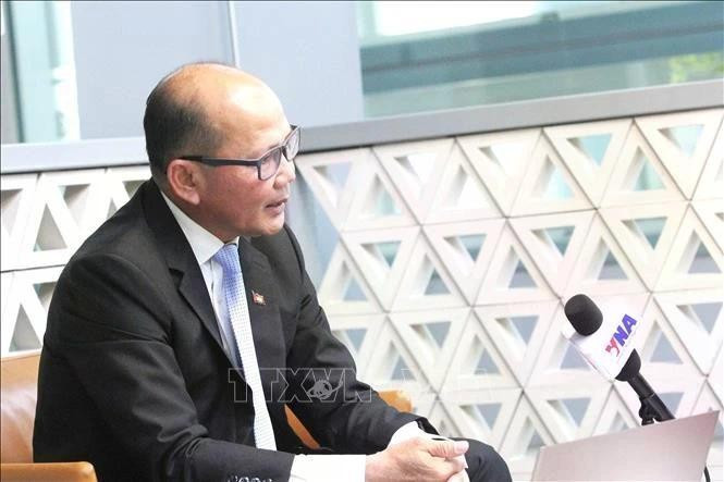 Uch Leang, Acting Director of the Department of Asian, African and Middle East Studies at the International Relations Institute of Cambodia under the Royal Academy of Cambodia (RAC) speaks to Viet Nam News Agency's resident correspondents in Phnom Penh. (Photo: VNA)