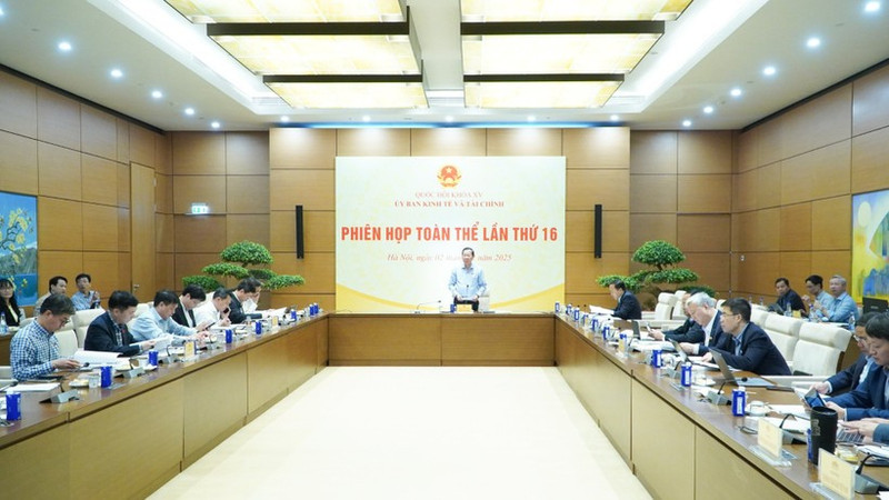 The 16th plenary session of the Committee for Economic and Financial Affairs is held in December 2025. (Photo: quochoi.vn)