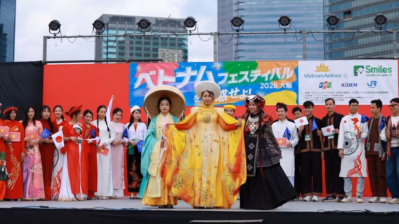 A performance of traditional costumes at the Viet Nam Festival 2026 in Osaka.