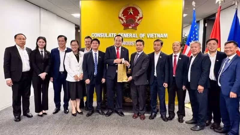 The delegation from Tay Ninh Province works with the Consulate General of Viet Nam in Houston.