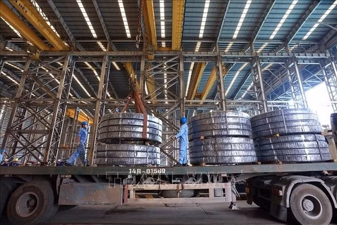 Vietnamese steel and mechanical engineering firms are poised for investment boost if the revised railway law is adopted. (Photo: VNA)