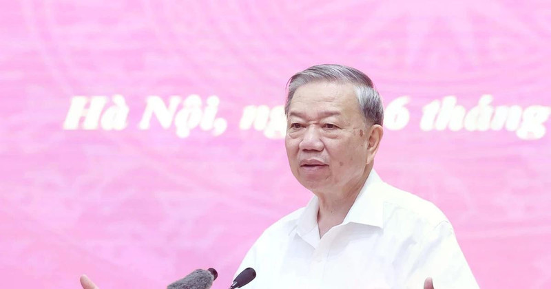 Party General Secretary To Lam speaks at the working session. (Photo: VNA)