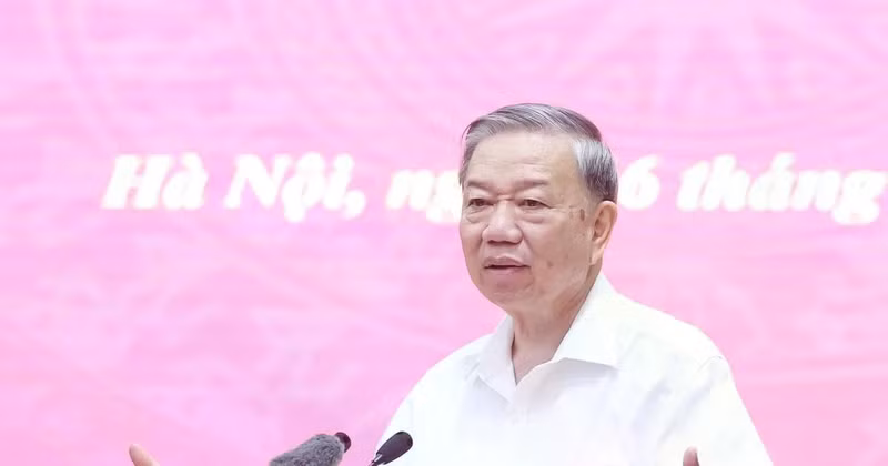 Party General Secretary To Lam speaks at the working session. (Photo: VNA)