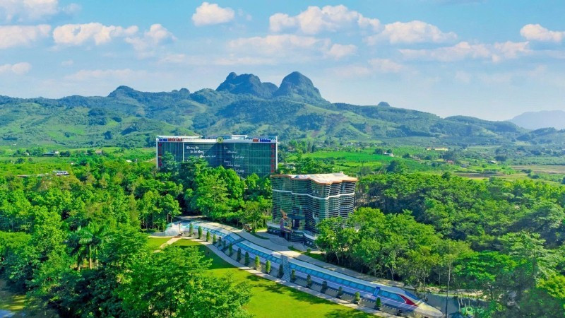 The Heritage Park of Vietnamese Scientists stands out amid lush green surroundings. (Photo: MEDDOM)