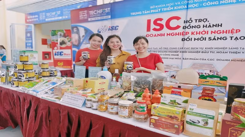 Exhibition and introduction of scientific and technological products in Hai Phong to support startups. (Photo: nhandan.vn)