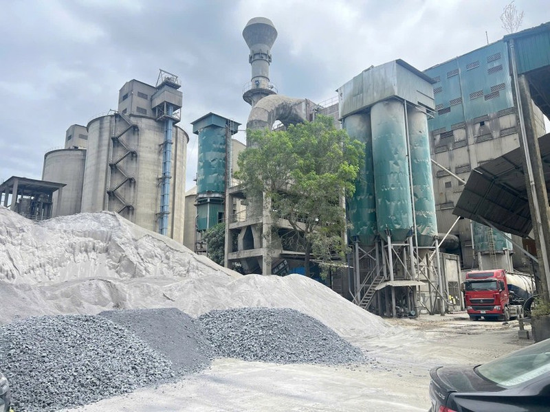 Businesses of the cement sector need to address major challenges on the journey to achieving Net Zero by 2050. (Photo: NDO)