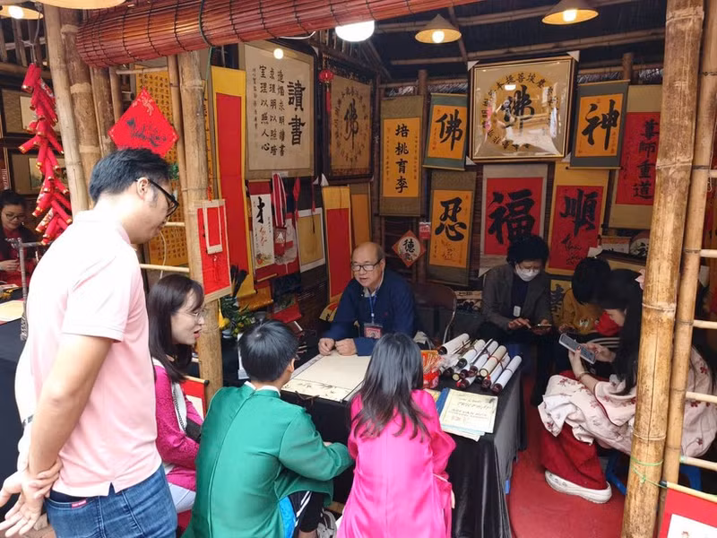 Visitors attend the Spring Calligraphy Festival 2026 at the Temple of Literature–Quoc Tu Giam.