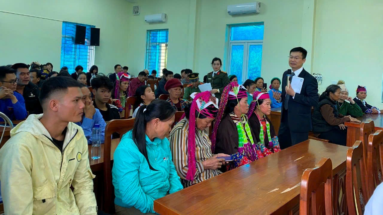 Better ensuring citizens' access to information in the new situation. (Illustrative photo. Source: TL)