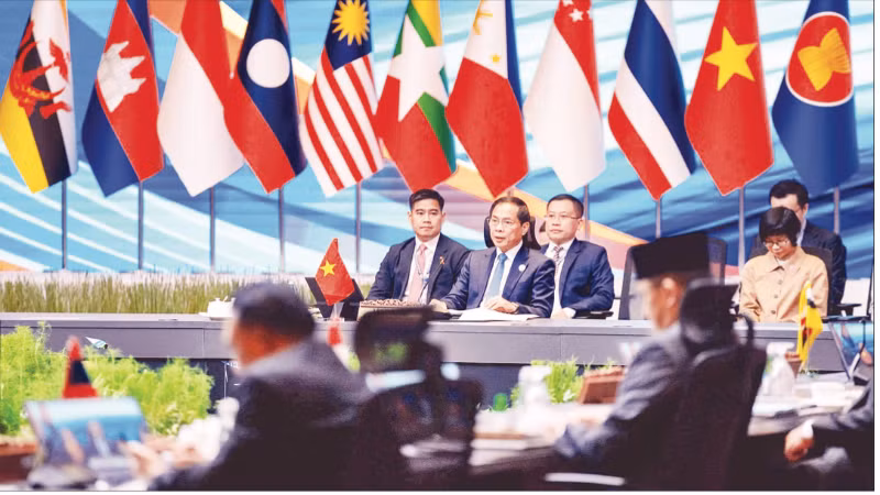 A Vietnamese delegation attended the ASEAN-UK meeting held in Malaysia in July 2025. (Photo: Ministry of Foreign Affairs)