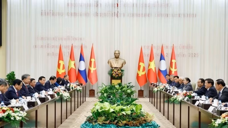 General Secretary To Lam and General Secretary and President of Laos Thongloun Sisoulith co-chaired the high-level meeting between the CPV and the LPRP. (Photo: Thong Nhat/VNA)